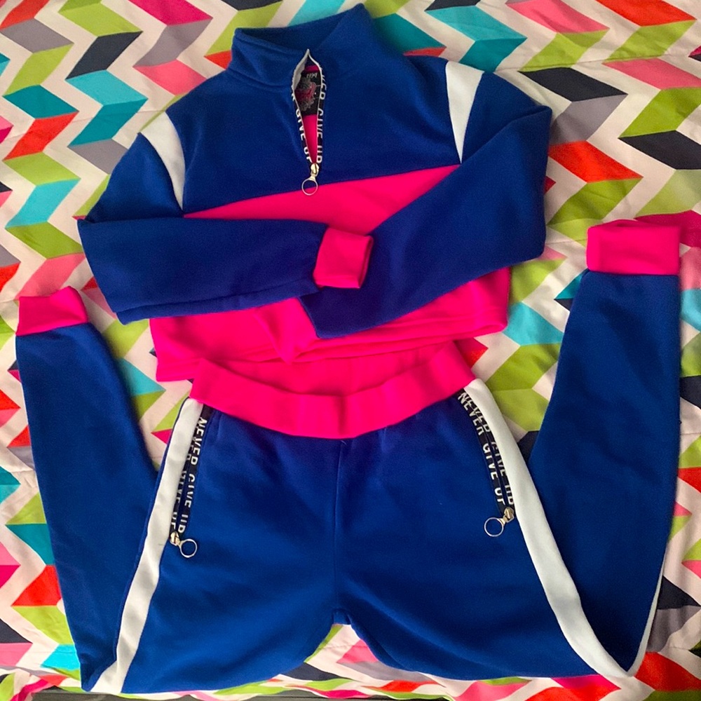 I am selling DAZL EST. 1994, NEVER GIVE UP 2-PIECE SET.